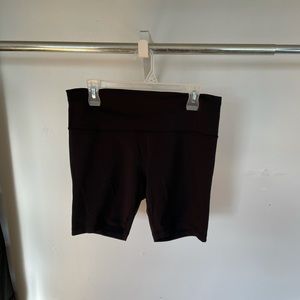 Lululemon Wunder train black shorts. Size 14